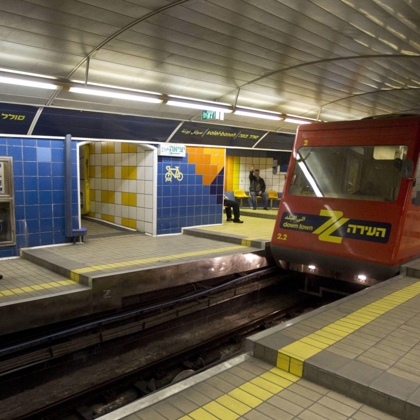 Станция метро израильская