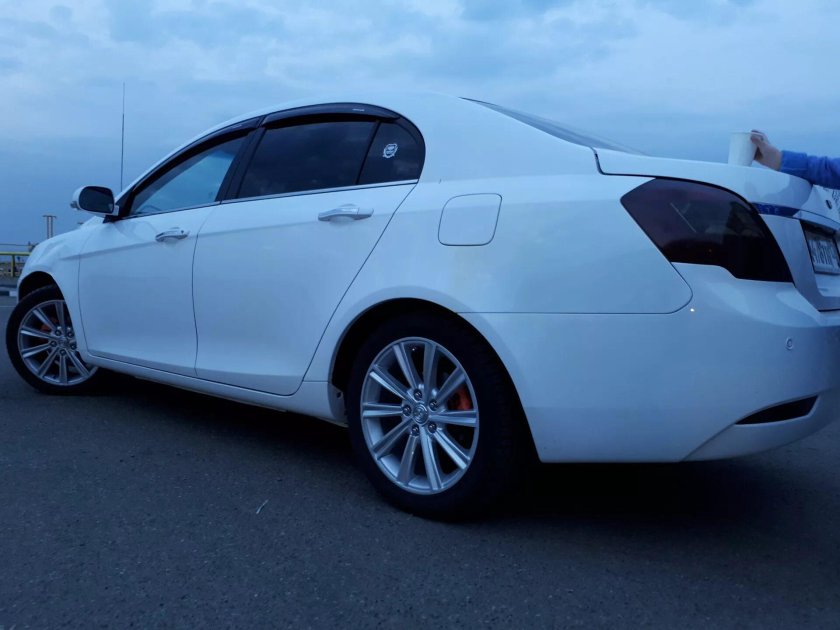 Geely Emgrand ec7 белая