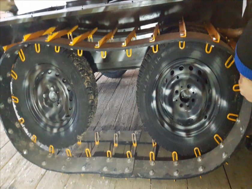 Гусеничный вездеход натяжение гусениц