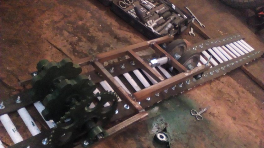 Натяжка гусеницы на снегоходе Буран