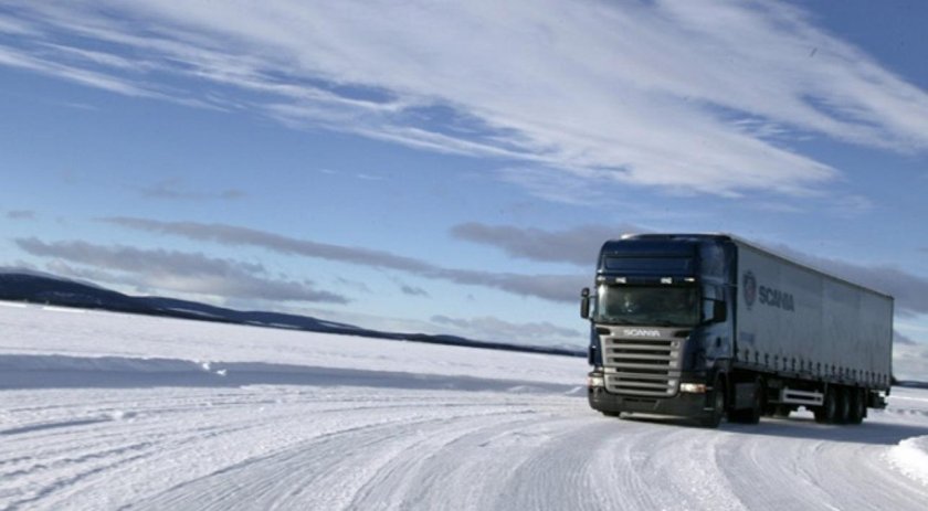 Грузовик на трассе