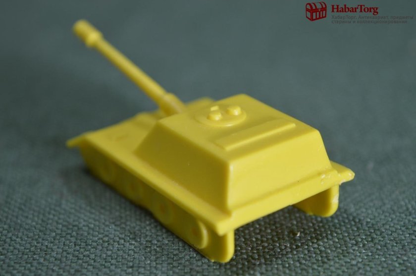 Танки желтого цвета