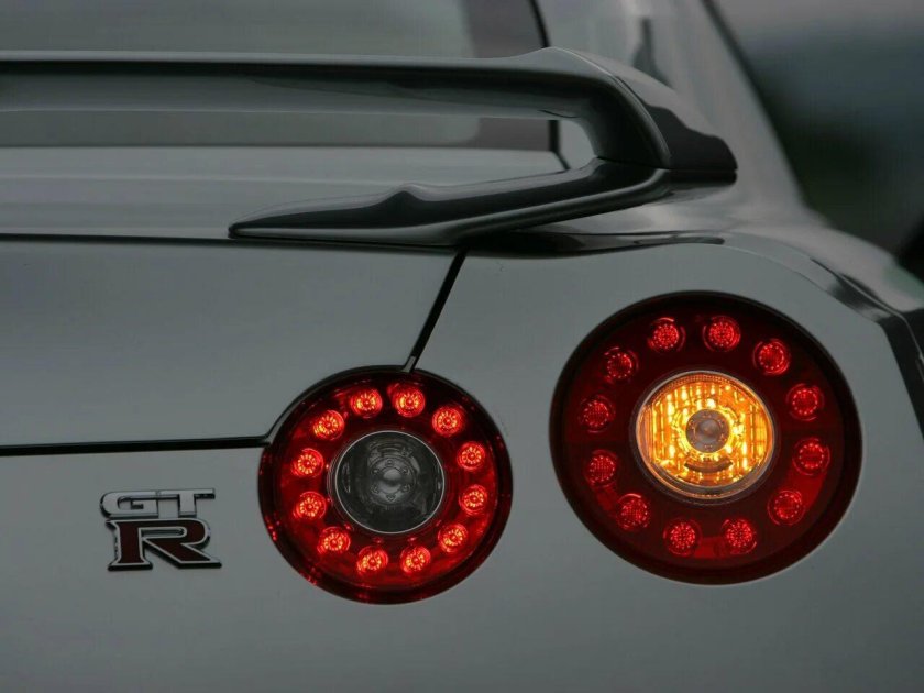 Nissan gtr r35 taillights
