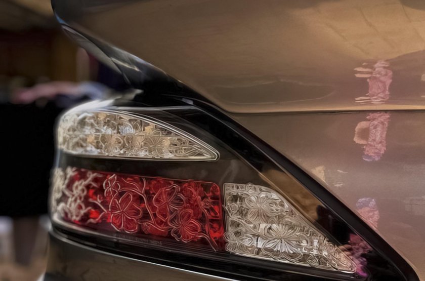 Гравировка задних фонарей машины
