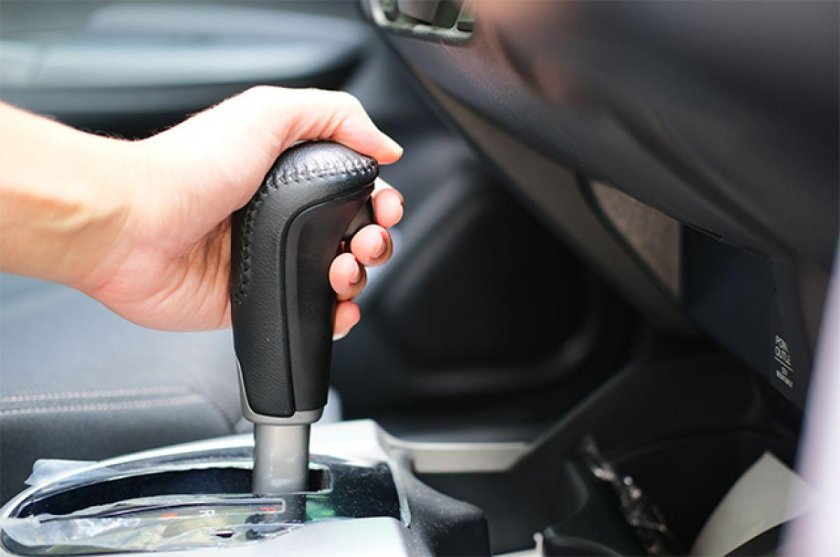Коробка передач в автомобиле с двумя педалями