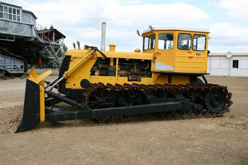 Т-180 бульдозер