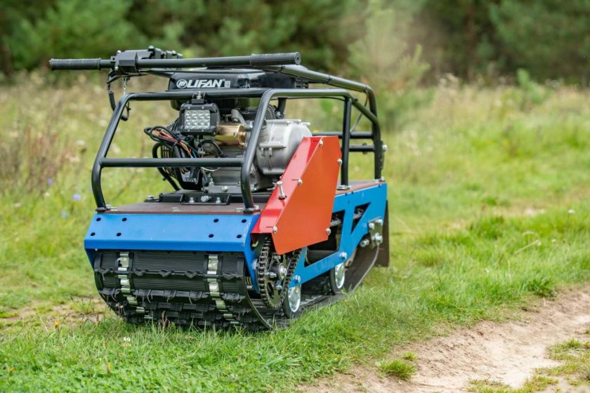 Мотобуксировщик БТС