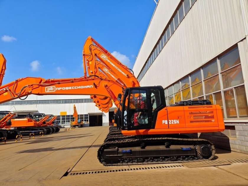 Гусеничный экскаватор