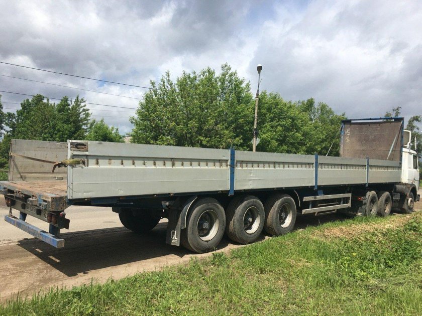 Бортовой полуприцеп шаланда