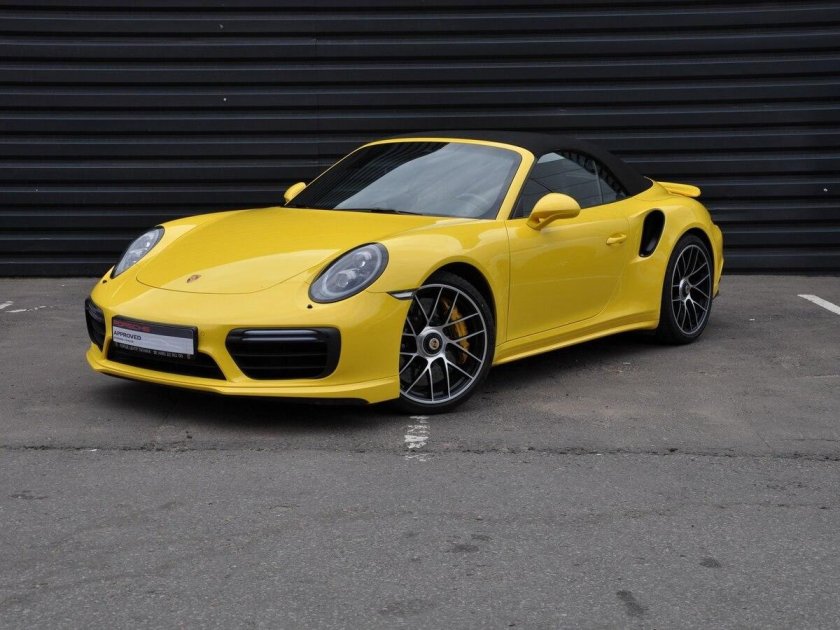 Porsche 911 (991) желтый