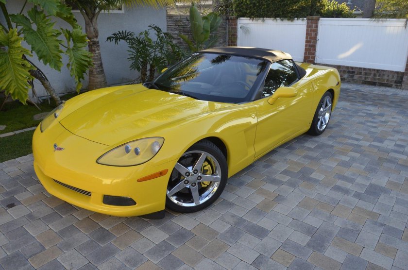 Феррари кабриолет желтый