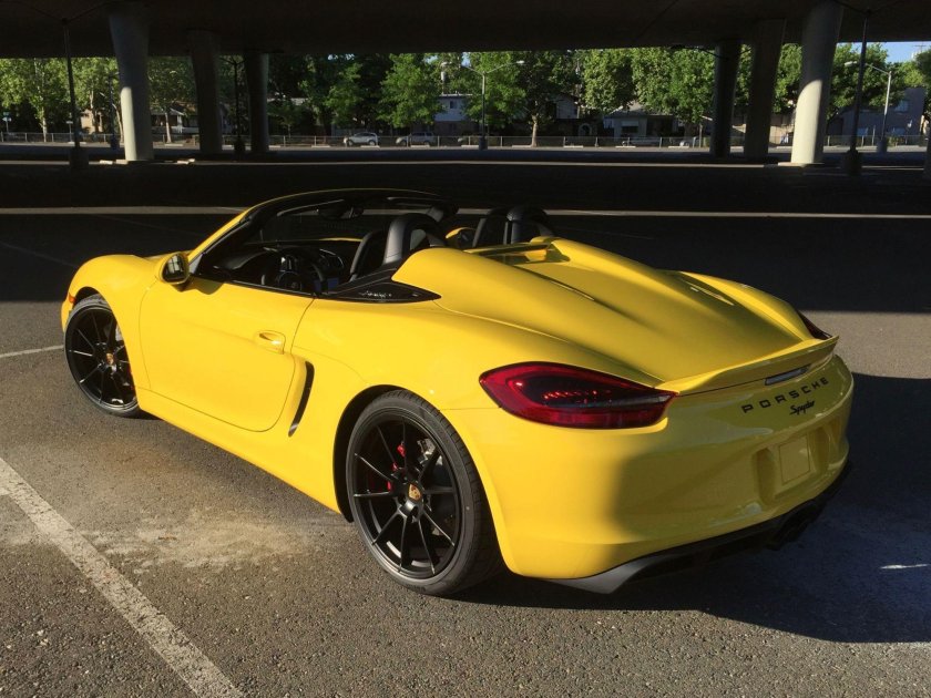 Porsche желтый Spyder
