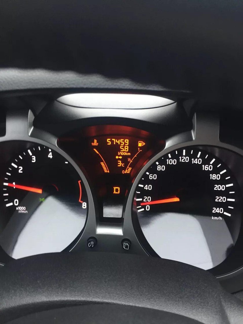 Полоска бензина на Ниссан Жук