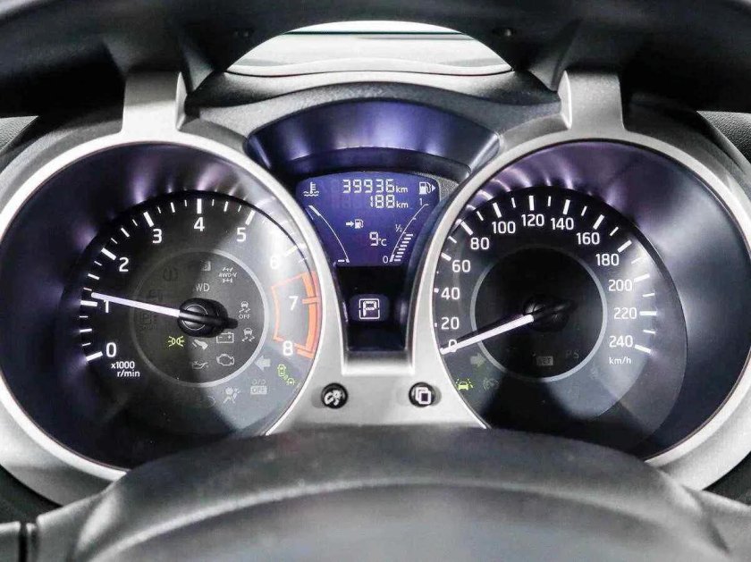 Значки на панели Ниссан Жук