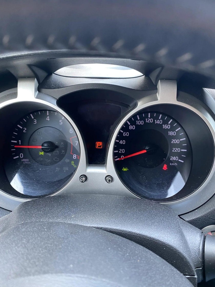 Ниссан Жук панель приборов