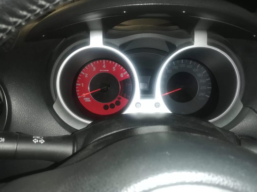 Nissan Juke 2012 приборная панель