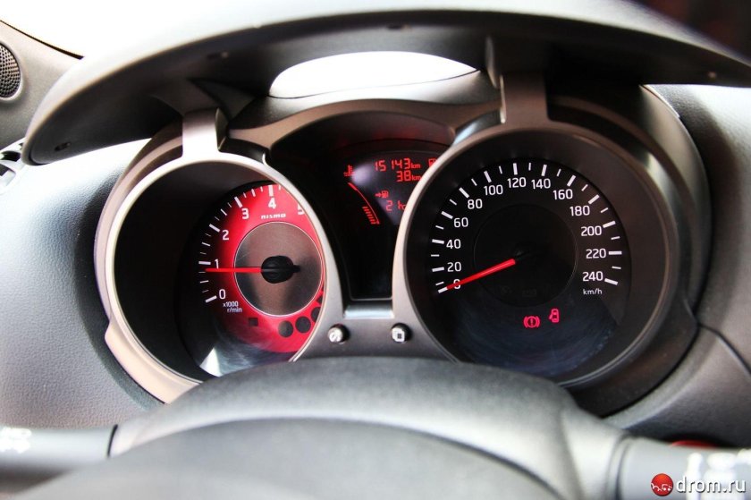 Ниссан жук 2012