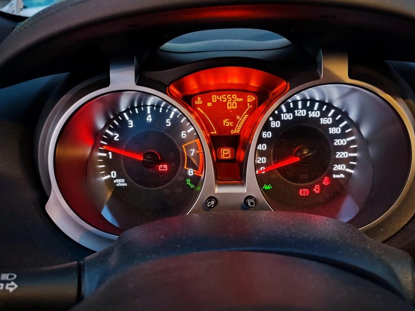 Ниссан Жук панель приборов