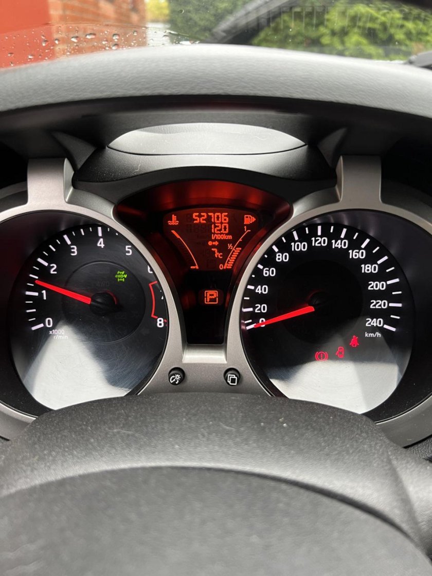 Козырек панели приборов Ниссан Жук