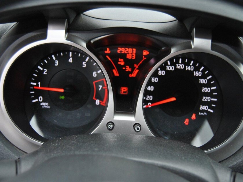 Ниссан Жук панель приборов