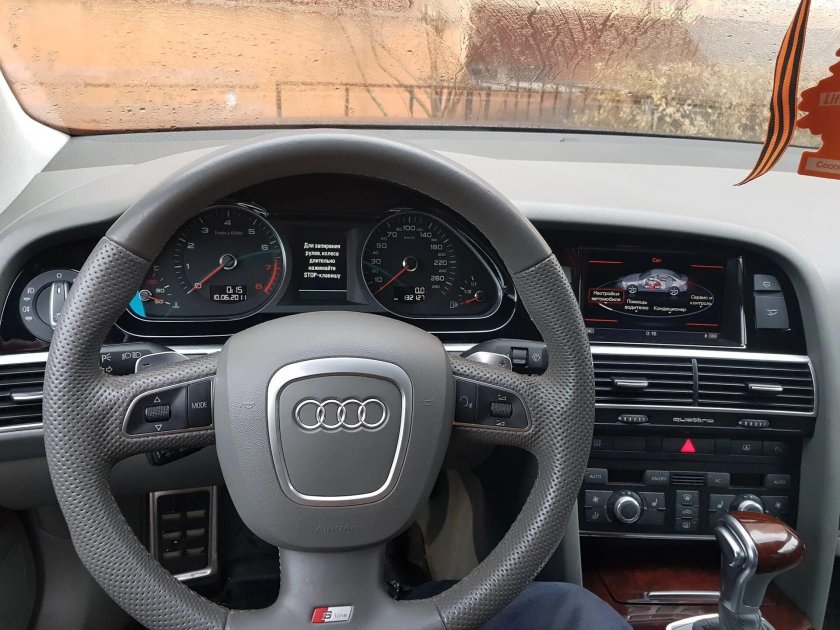 Audi q7 панель