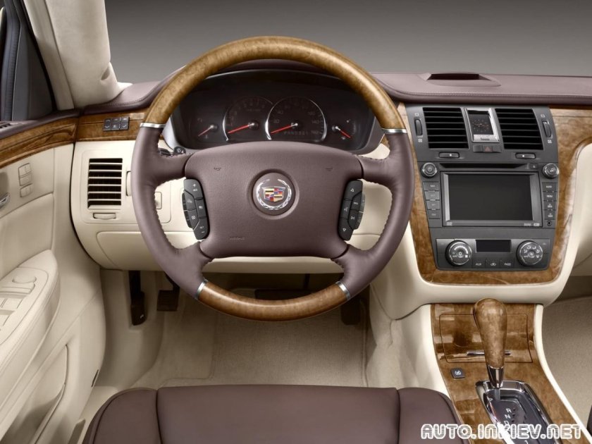 Cadillac DTS салон