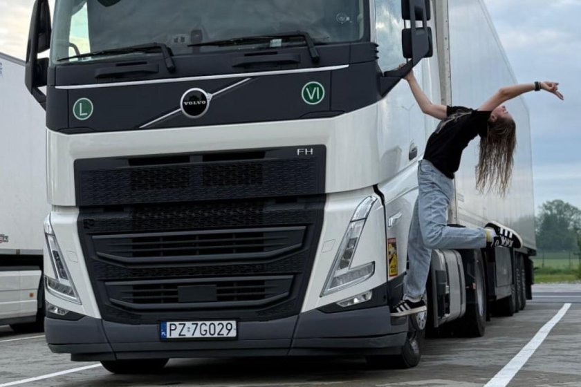 Жан клод ван дамм шпагат на грузовиках