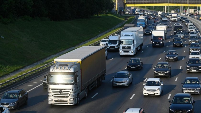 Грузовики на МКАД