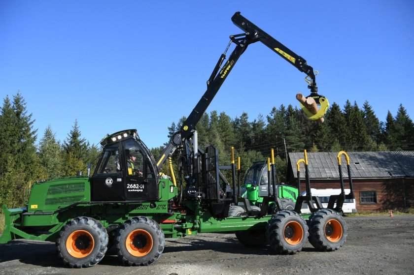 Харвестер Амкодор 2561