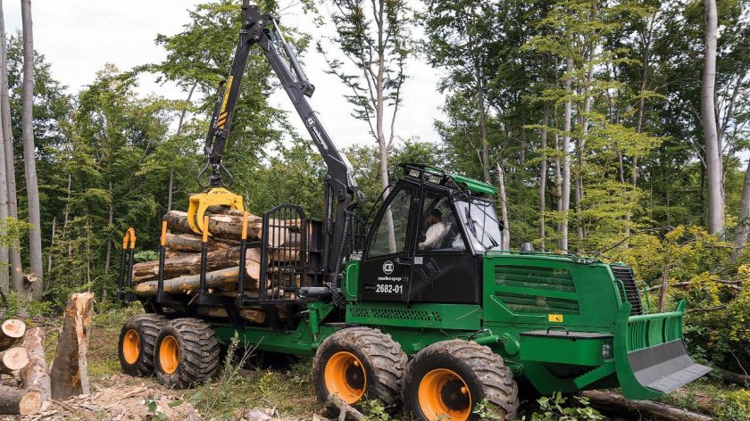 Форвардер Амкодор 2661-01