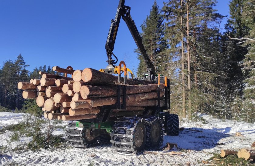 Форвардер Амкодор 2661-01