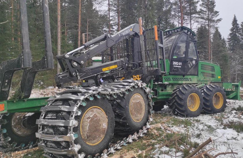 Форвардер Амкодор 2661