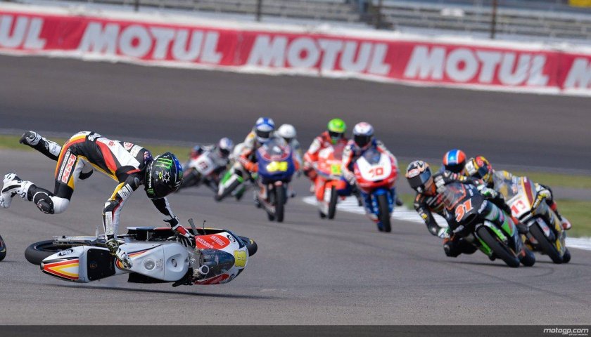 Гонки на мотоциклах на старте