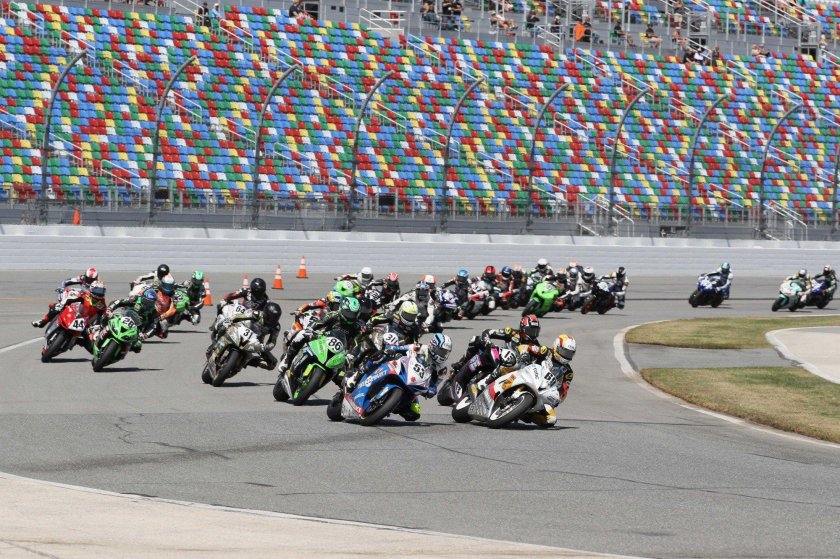 Сиамские гонки на мотоциклах в Барселоне