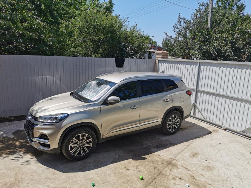 Chery Tiggo 8 золотистый