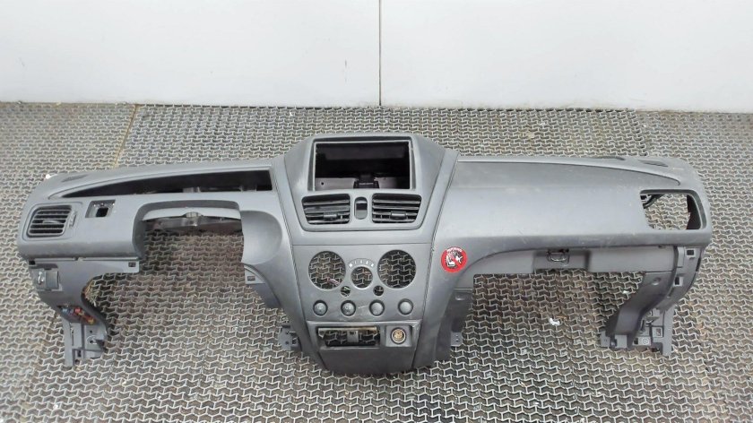 Suzuki Liana 2002 Торпедо