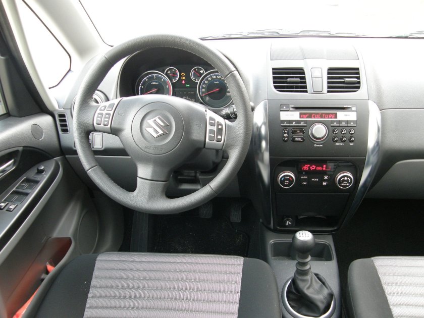 Suzuki sx4 2012 салон