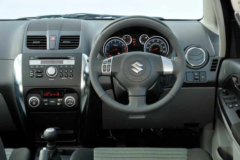 Suzuki sx4 2012 салон