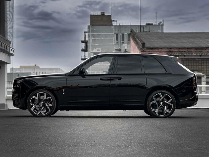 Rolls royce cullinan black badge