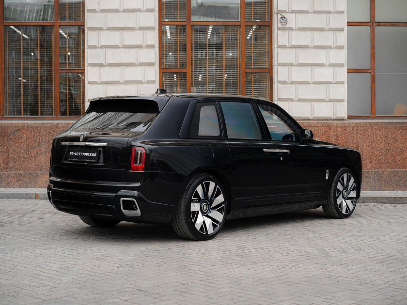 Rolls royce cullinan series ii