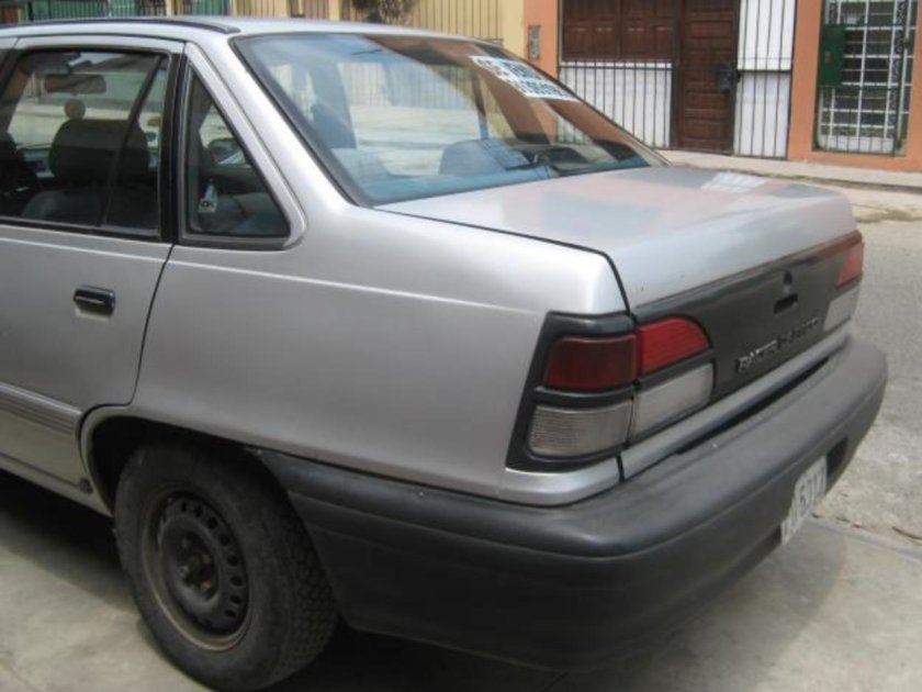 Серебристый Дэу рейсер