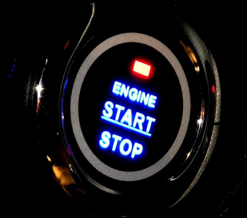 Кнопка пуска двигателя автомобиля