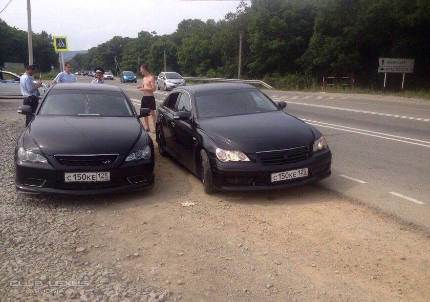 Две машины с одинаковыми номерами