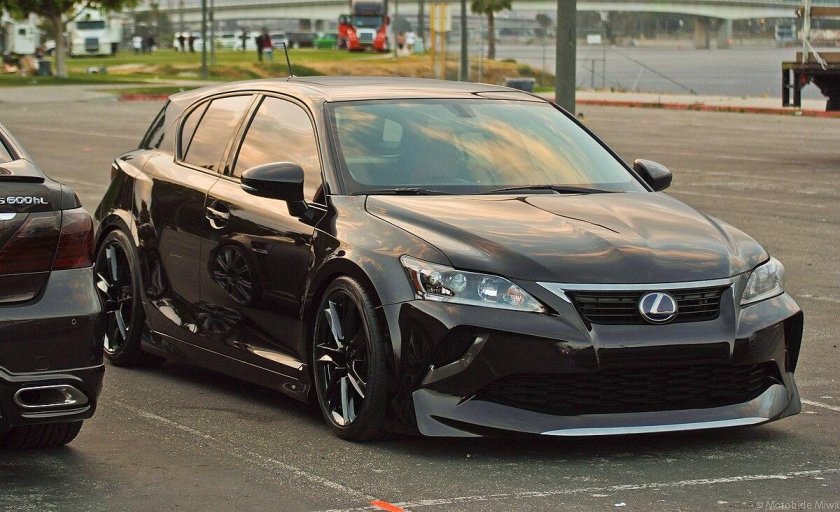 Lexus ct200h черный