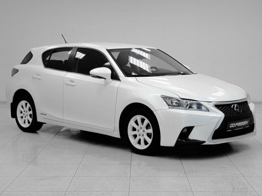 Камри белая 2015