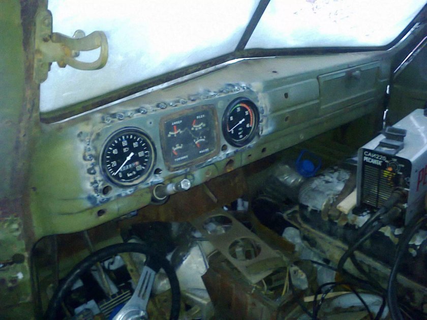 Щиток приборов ЗИЛ 131
