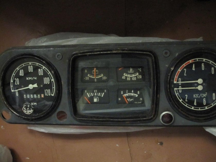 Щиток приборов ЗИЛ 130