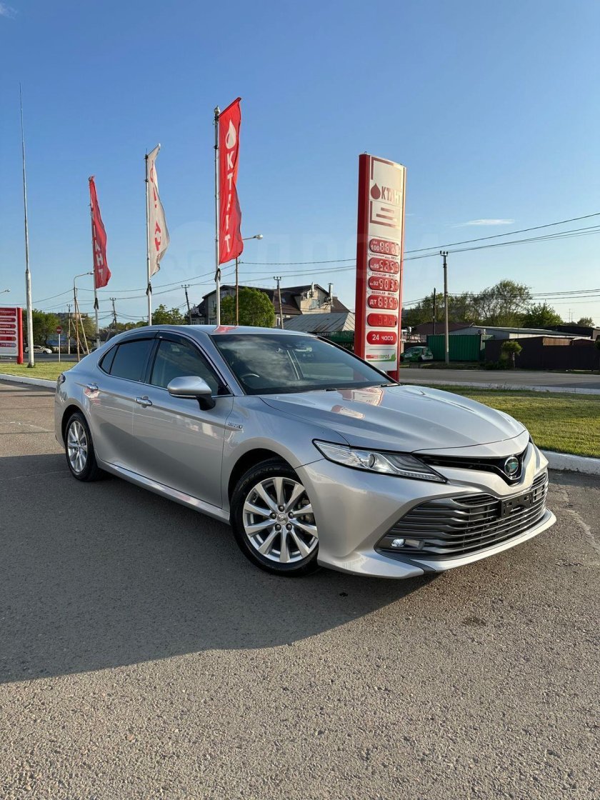 Toyota camry 2018 серебристый