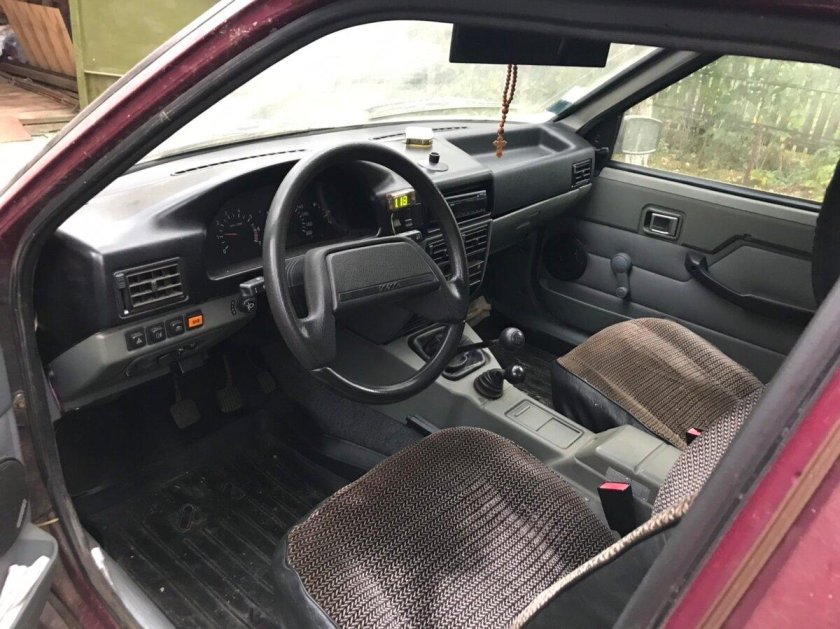 Машина ИЖ 2126 салон