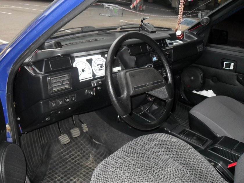 ИЖ-2126 хэтчбек салон